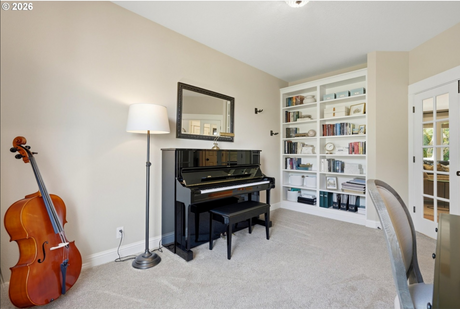Yamaha piano bench with upright piano in music room
